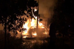 Bermuatan Penuh BBM, Mobil Pikap Terbakar Hebat di Depan Rumah Kontrakan