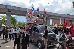Aliansi Perjuangan Rakyat Tuntut UMK Makassar Naik 10%