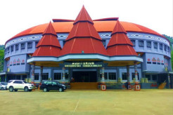 Selain Keindahan Alam,...