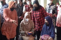 Ngamuk Lagi, Menteri Risma Marah Kartu KKS Punya Lansia Tak Bisa Transaksi di Nganjuk