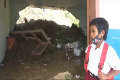 Sekolahnya Diterjang Longsor, Siswa SD di Tana Toraja Terpaksa Belajar di Ruangan Terbuka