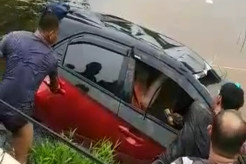 Memilukan! Kakek dan Cucu serta Pengasuh Bayi Tewas Terkurung dalam Mobil Tercebur Sungai