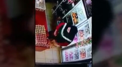 Miris! Emak-emak Curi Dompet Simpan di Pakaian Dalam Terekam CCTV
