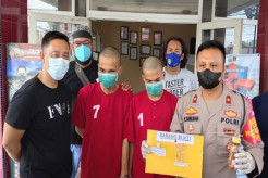Polisi Gerebek Rumah...