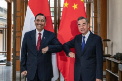 Percepat Realisasi Kerja Sama, Luhut Temui Menlu Wang Yi di China