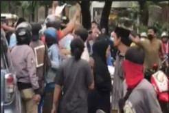 Brutal! Rombongan Pengantar Jenazah Keroyok Dosen di Makassar hingga Babak Belur