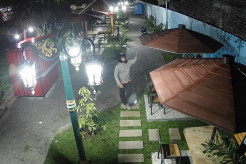 Viral! Baru Dapat Penghargaan, Oknum Polisi Rusak Lapak Taman Kota Madiun