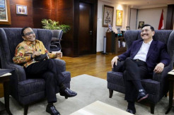 Unggah Foto Senyum Riang Bareng Luhut, Mahfud MD Kutip Pepatah Arab