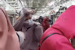 Gerbong KRL Diserbu Laron, Penumpang Ketakutan