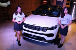 Tiga Unit Jeep Compass Siap Mengaspal di Kota Makassar