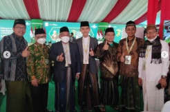 Tak Sarungan, Sekum PP Muhammadiyah Unggah Foto Keakraban dengan Peserta Muktamar NU