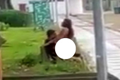 Sejoli Ini Berhubungan...