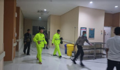 Dramatis, Detik-detik Polisi Evakuasi 4 Pasien RSUP Dr Kariadi lewat Tangga Darurat