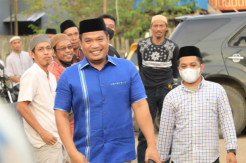 Anggota DPRD Sulsel Bagikan Ribuan Paket Sembako di Pangkep