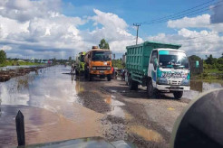 Jadi Biang Keladi Kerusakan , Truk Besar Dilarang Melintas di Jalan Kolam saat Banjir