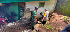 Tembok Sekolah di Pemalang Jebol Diterjang Longsor, Siswa Terpaksa Diliburkan
