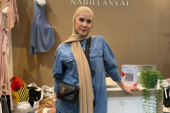 Vakum dari Dunia Hiburan, Cynthia Ramlan Serius Geluti Bisnis Hijab