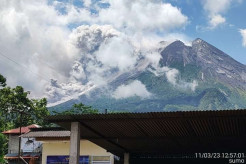 Gunung Merapi Erupsi, Pakerja Tambang di Klaten Tetap Bekerja Seperti Biasa