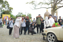 Ngabuburit Seru! Puluhan Pemuda Lakukan Pemotretan Bertema Islami