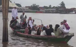 Momen Unik, Tradisi Warga Palembang Salat Idul Fitri Naik Perahu Ketek