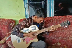 Sidang PK Kedua Digelar Hari Ini: Saka Tatal Rileks Main Gitar, Yakin Dikabulkan Hakim
