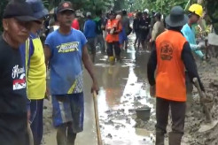Akses Jalan Desa di Grobogan Masih Terputus, Tertutup Lumpur Sisa Banjir
