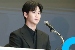 Kim Soo Hyun Mulai Comeback ke Industri Hiburan Lewat Iklan Fashion