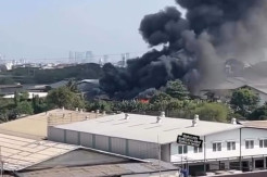 Gudang di Pluit Karang Karya Barat Kebakaran, 14 Unit Damkar Dikerahkan