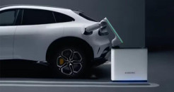 Janji Tesla 10 Tahun Lalu Diwujudkan Xiaomi: Robot Charger EV Otomatis