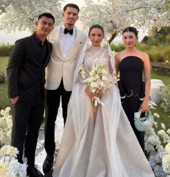 Pratama Arhan Gandeng Inka di Pernikahan Jennifer Coppen, Azizah Salsha Hadir Sendiri