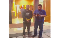 Taufik Hidayat Penyekap dan Penganiaya Sadis Pacar Tertawa saat Digiring ke Polda Jabar