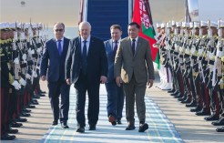 Presiden Belarus Lukashenko Tiba di Jakarta, Bertemu Prabowo Besok