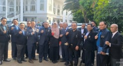 Siap Hadapi Sidang Perdana Kasus Ijazah Jokowi, Dokter Tifa Didampingi 25 Advokat