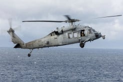 Helikopter Angkatan Laut AS Jatuh di Laut Arab, 1 Awak Hilang, Ditembak Iran?