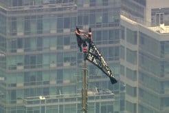 Demi Cinta Bertaruh Nyawa, Pasangan Ini Lamaran di Puncak Gedung Empire State 443 Meter