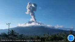 Gunung Lewotobi Laki-laki Erupsi Pagi Ini, Tinggi Kolom Abu 1.400 Meter
