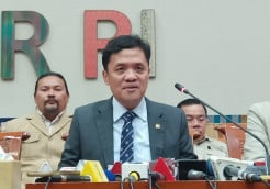 Ketua Komisi III DPR Sebut Penahanan Febrie Adriansyah Sangat Urgent