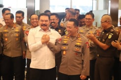 Momen Salam Komando Jaksa Agung dan Kapolri