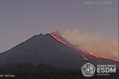 Gunung Merapi Semburkan Awan Panas Guguran hingga 2 Km Pagi Ini
