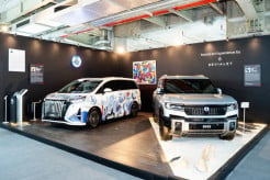 Mobil Listrik Denza Dipajang di Pameran Seni ArtMoments 2026, Ada Apa?