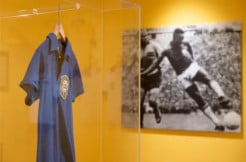Jersey Bersejarah Pele Laku Rp80 Miliar, Jadi Memorabilia Termahal Sang Legenda