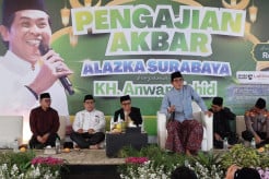 Ceramah di Sekolah Alazka, KH Anwar Zahid Minta Orang Tua Dampingi Anak Main HP