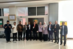 Mayjen TNI (Purn) Prihati Pujowaskito Uji Disertasi Doktor Johan Akbari di Universitas Bhayangkara