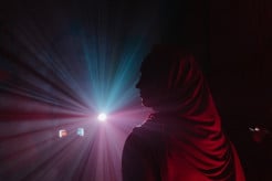 Kisah Hikmah : Perempuan yang Sering Menangis karena Allah