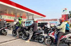 Harga Minyak Dunia Kembali Tembus USD100 per Barel, Pertalite Bakal Naik?