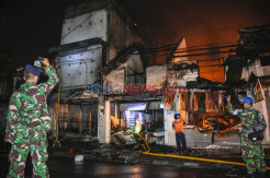 Kebakaran Hanguskan Toko Makanan Beku di Kota Tua Ampenan