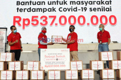 IndiHome Serahkan 3.000 Paket Sembako Senilai Rp537 Juta kepada Masyarakat Terdampak COVID-19
