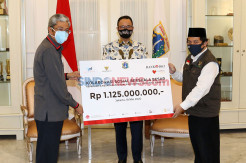 Bank DKI Serahkan Bantuan Kemanusian Penanganan Covid-19