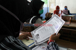 Terapkan Protokol Kesehatan, Orang Tua Ambil Rapor di Sekolah