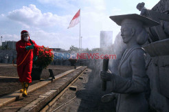 Dibuka Lagi 20 Juni, Kawasan Monas Disterilkan dengan Disinfektan